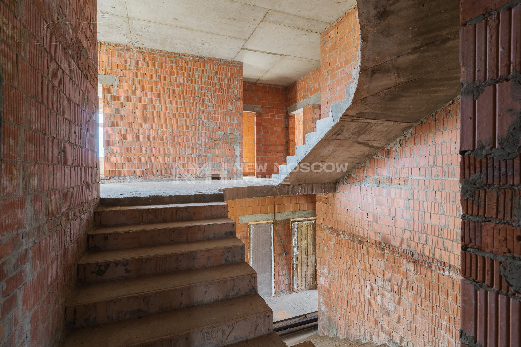 3-этажный коттедж 1 124 м² без отделки