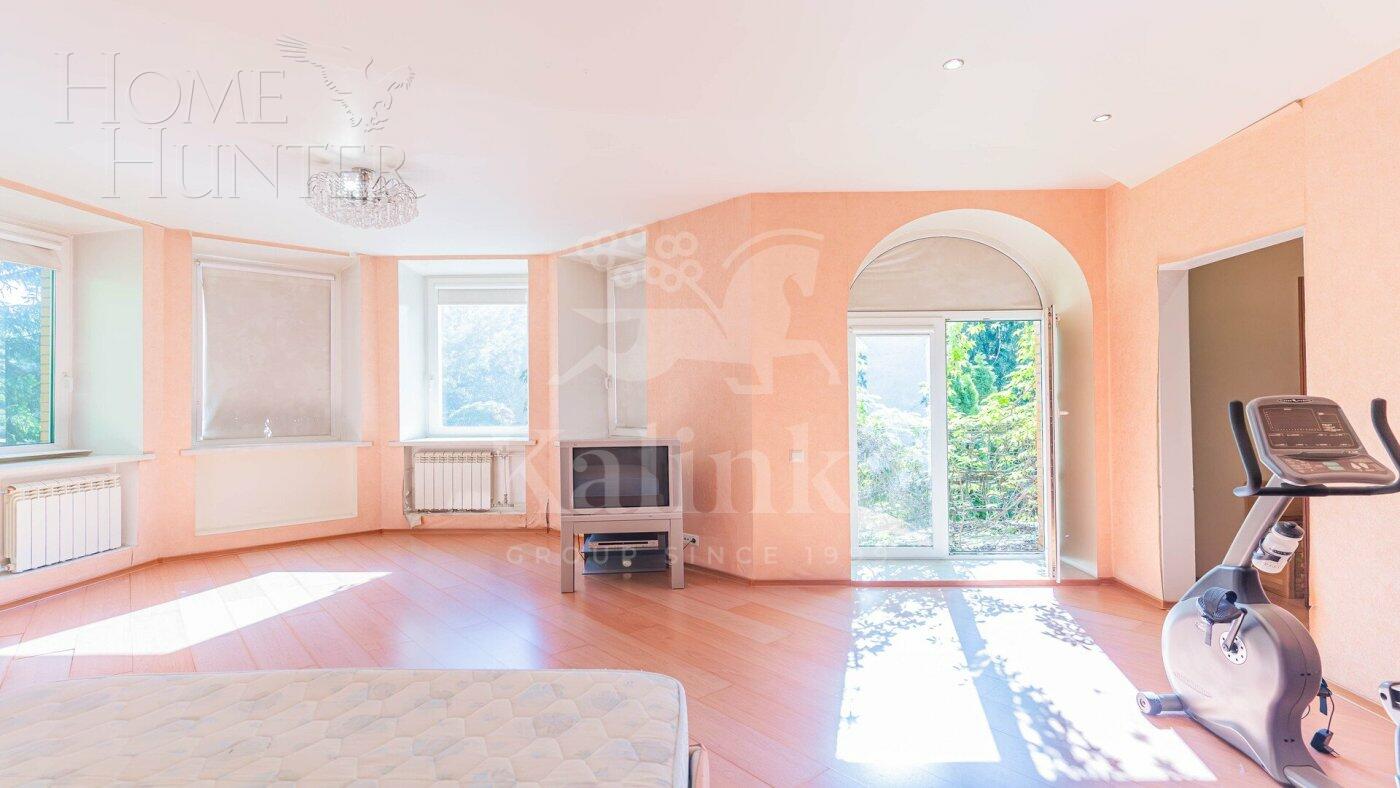 3-этажный коттедж 350 м² с отделкой