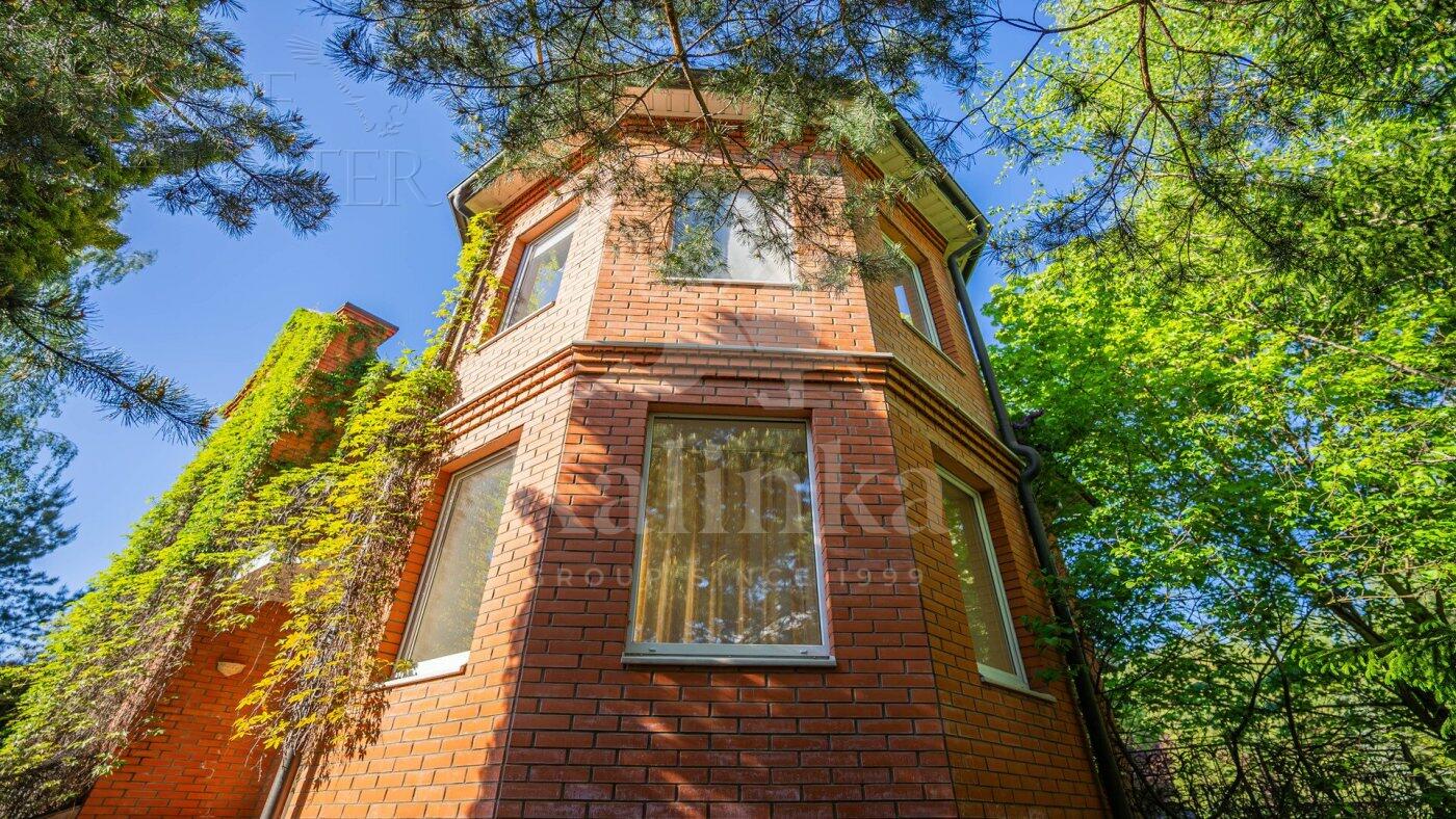 3-этажный коттедж 350 м² с отделкой
