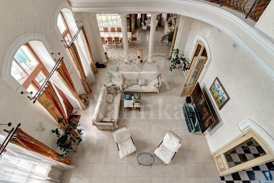 2-этажный коттедж 1 300 м² с отделкой