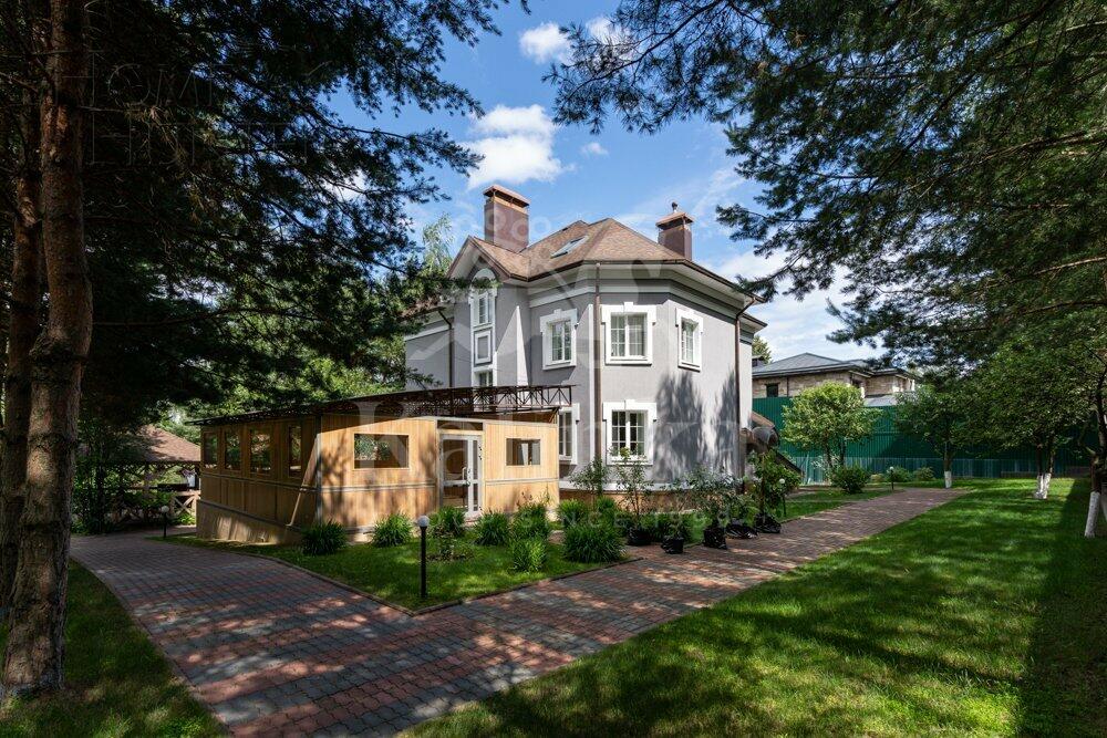 2-этажный коттедж 700 м² с отделкой