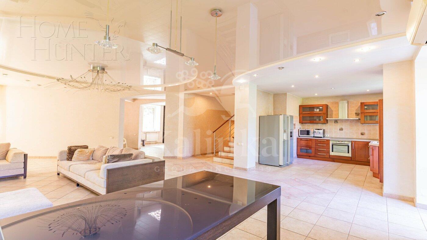 3-этажный коттедж 350 м² с отделкой
