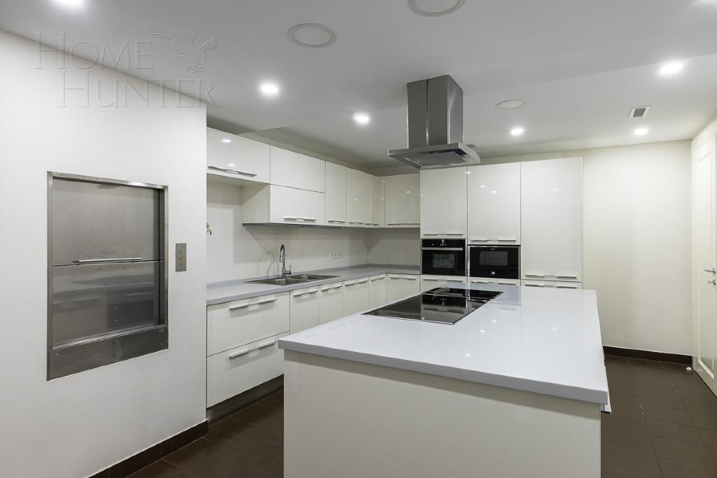 2-этажный коттедж 1 015 м² с отделкой