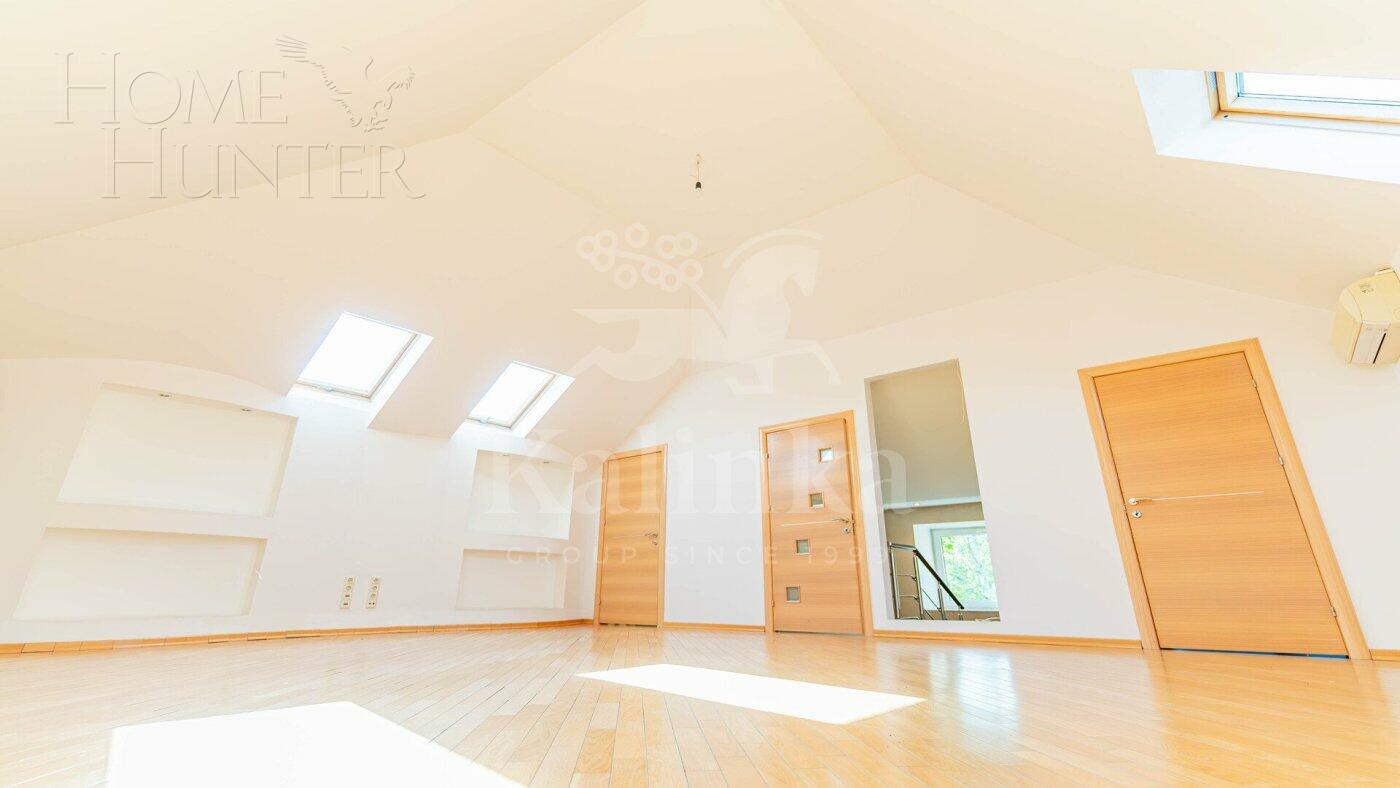 3-этажный коттедж 350 м² с отделкой