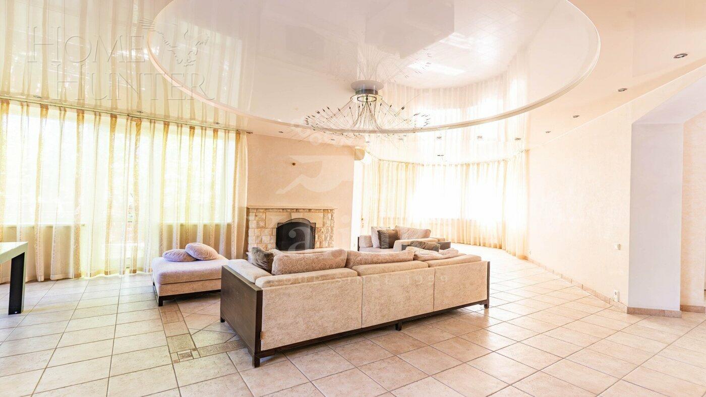 3-этажный коттедж 350 м² с отделкой