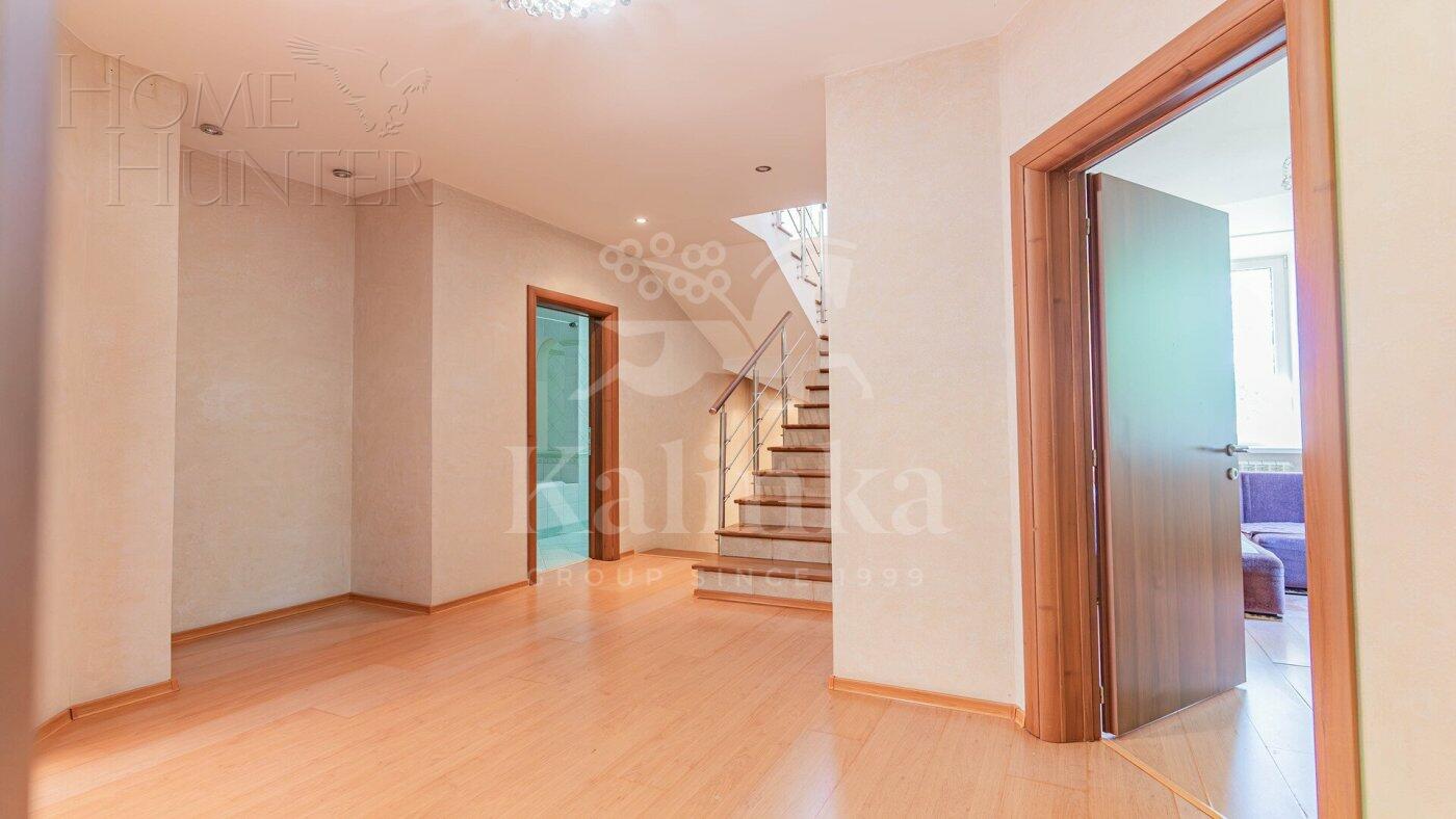 3-этажный коттедж 350 м² с отделкой