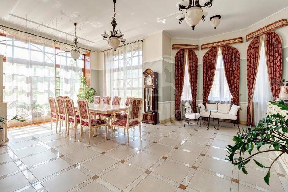 2-этажный коттедж 1 300 м² с отделкой