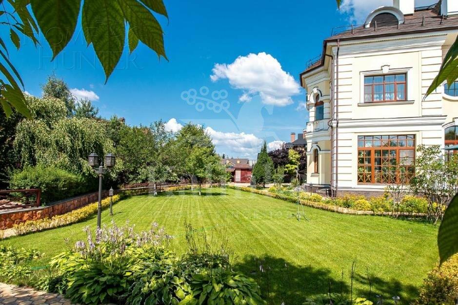 2-этажный коттедж 1 300 м² с отделкой