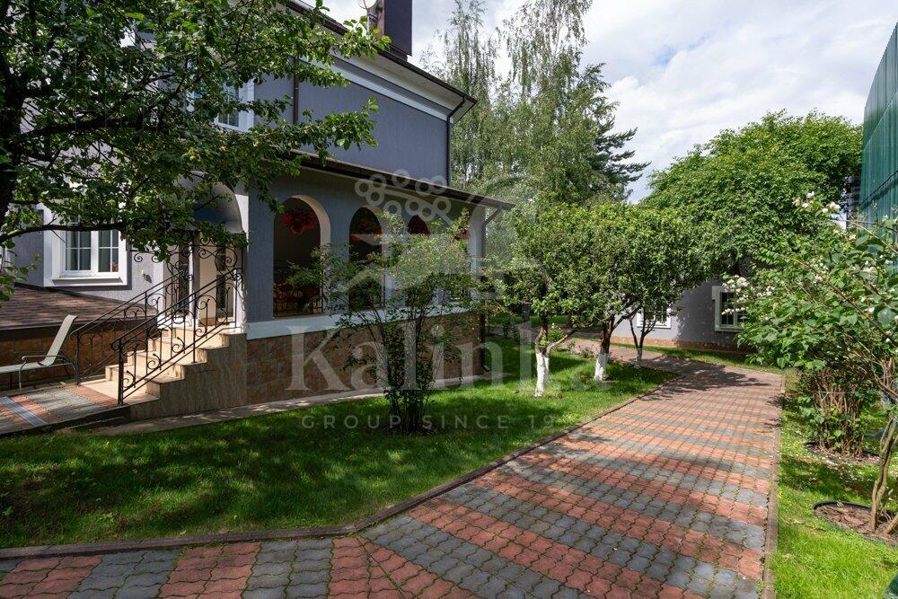 2-этажный коттедж 700 м² с отделкой