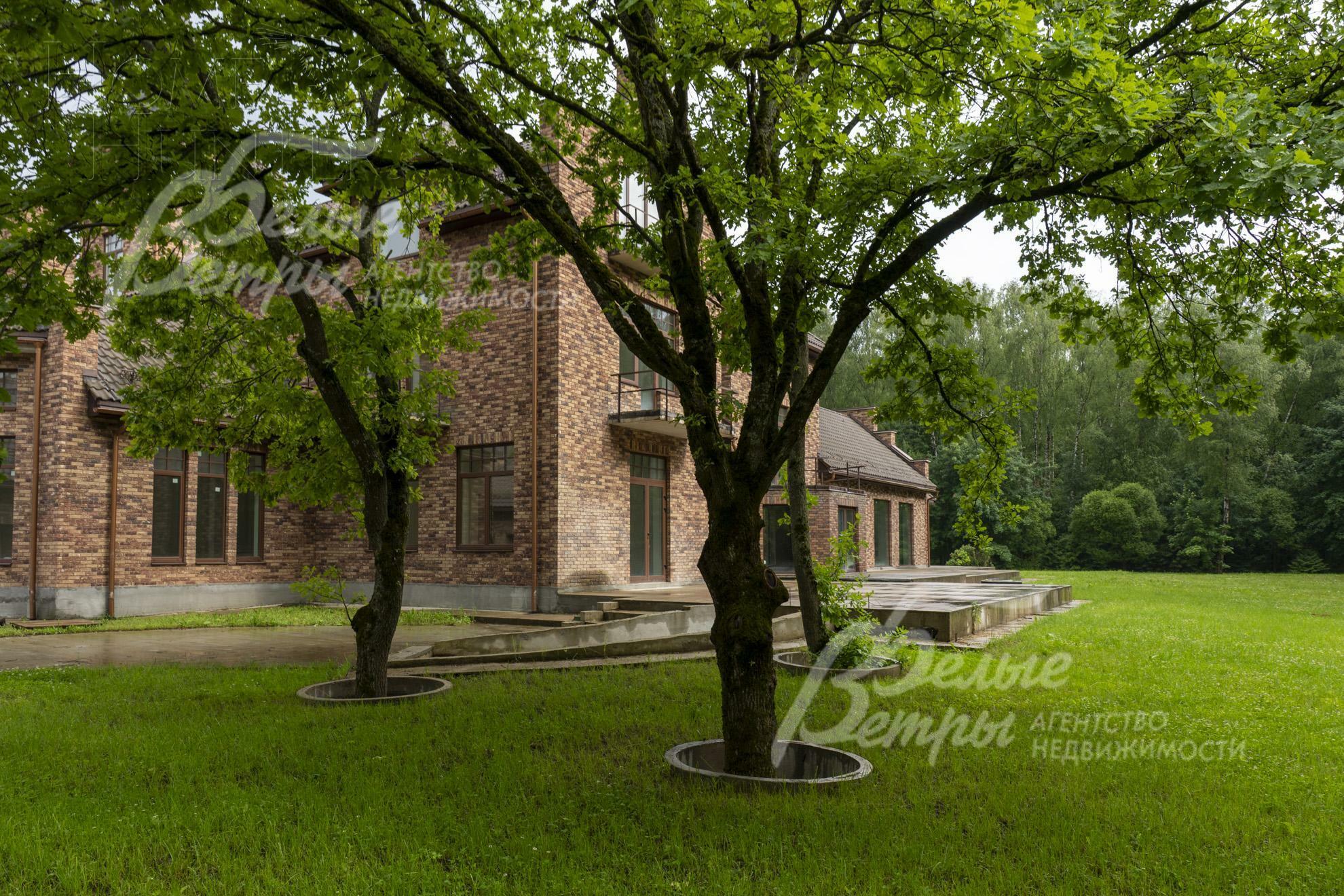 2-этажный коттедж 1 660 м² без отделки