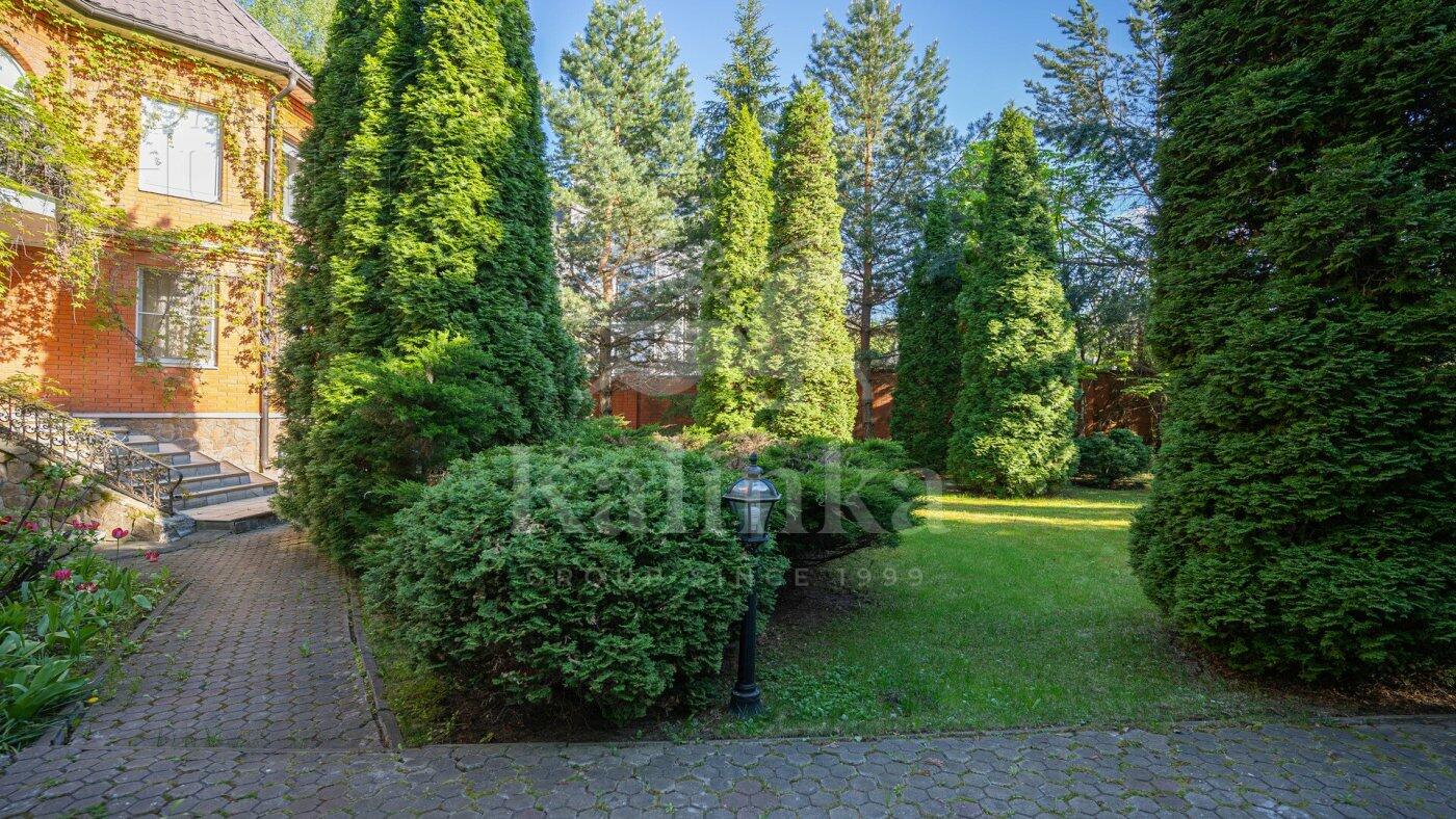 3-этажный коттедж 350 м² с отделкой