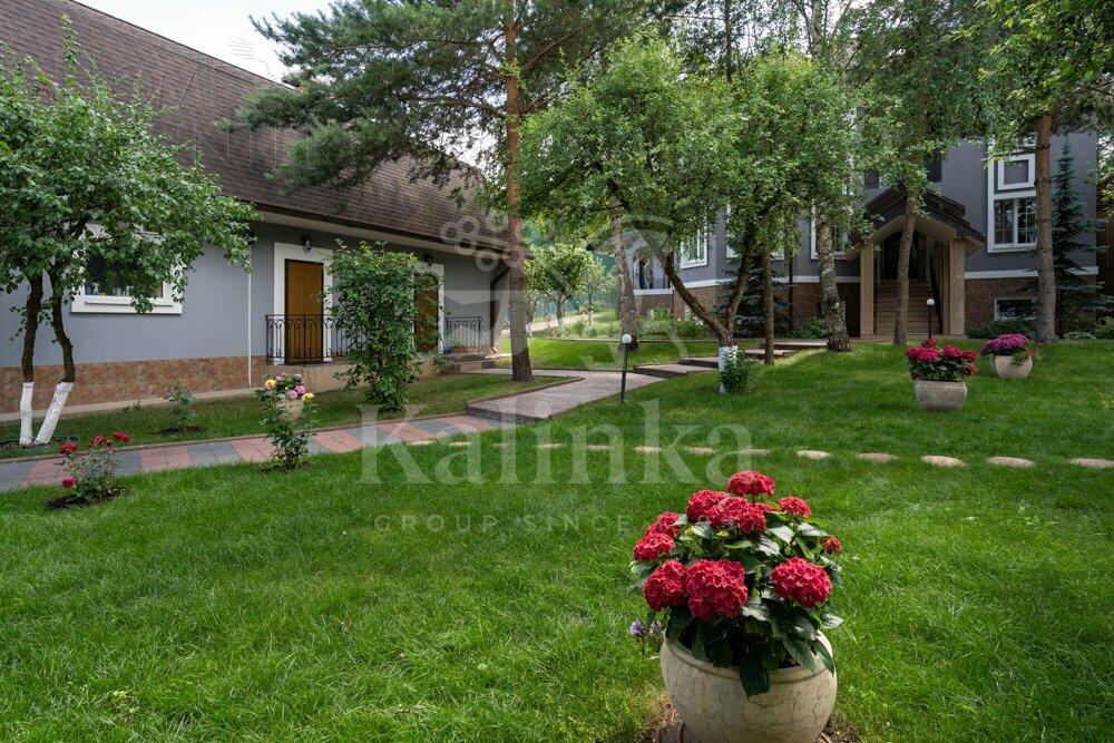 2-этажный коттедж 700 м² с отделкой