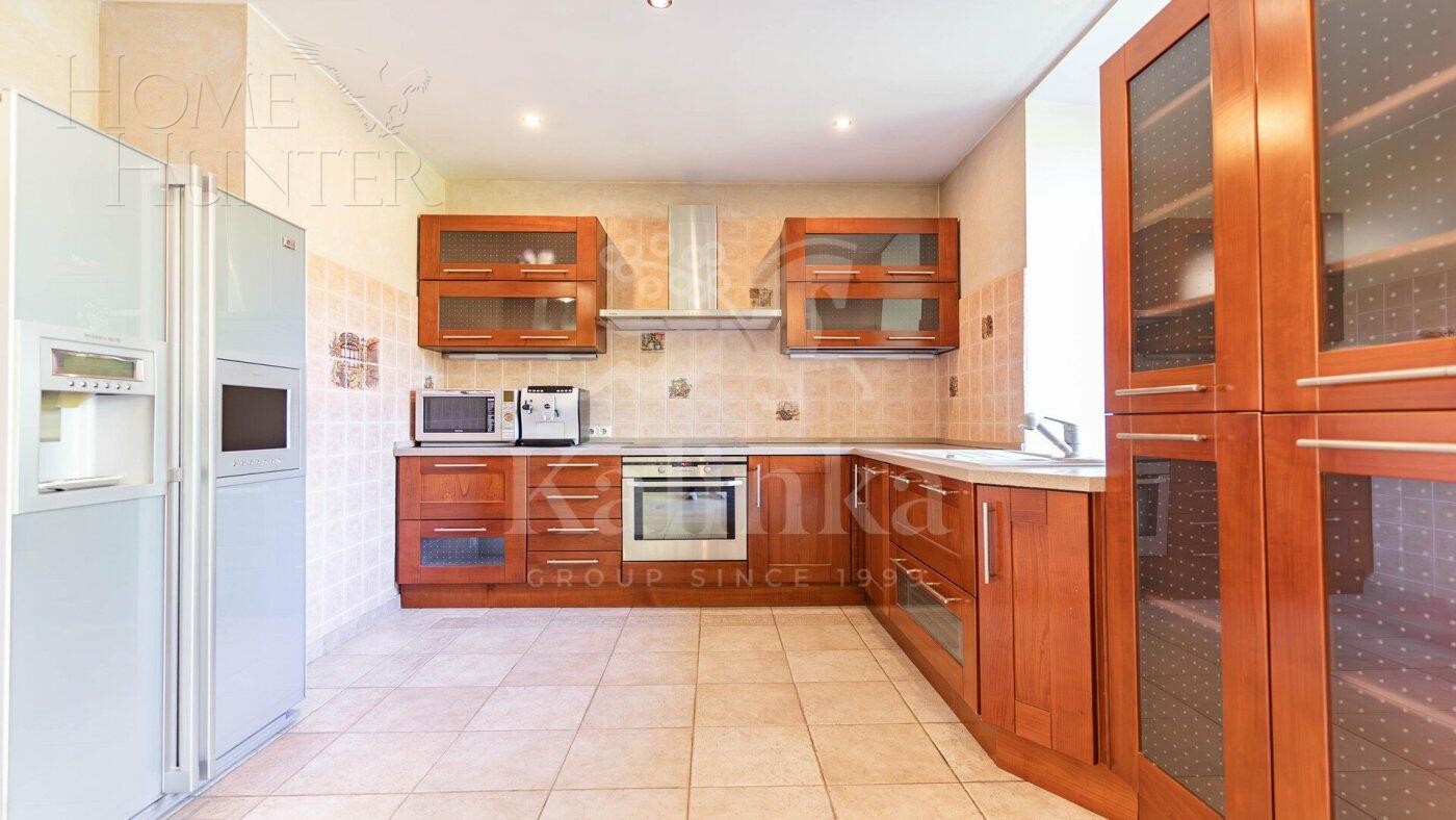 3-этажный коттедж 350 м² с отделкой