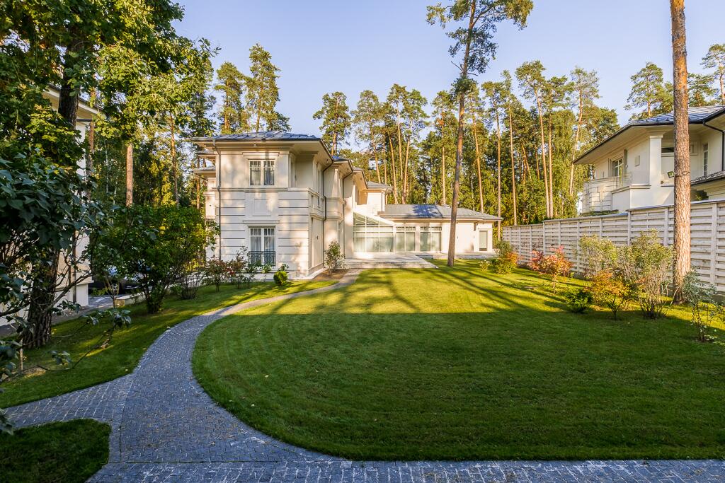 2-этажный коттедж 1 015 м² с отделкой