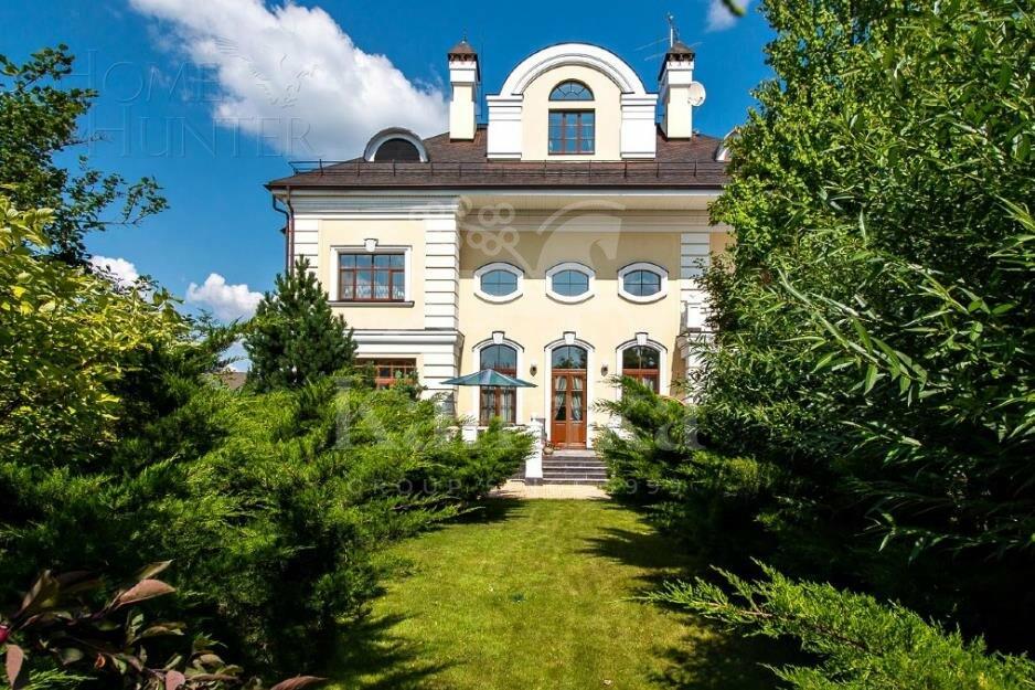 2-этажный коттедж 1 300 м² с отделкой