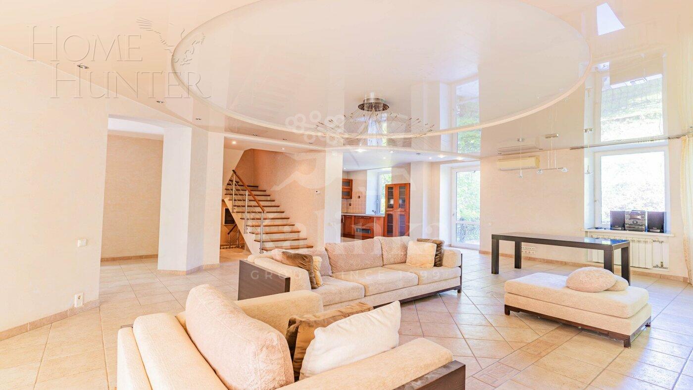 3-этажный коттедж 350 м² с отделкой
