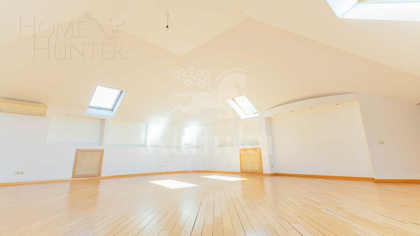 3-этажный коттедж 350 м² с отделкой