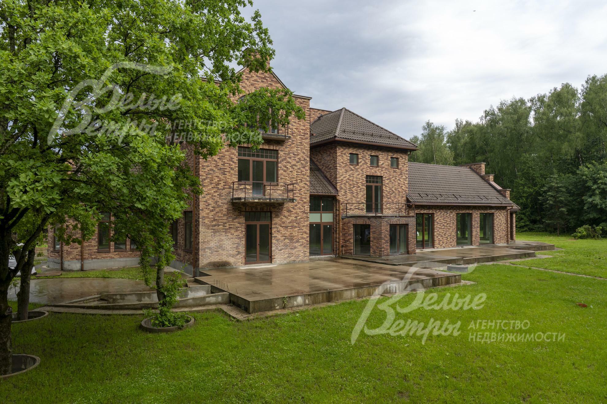 2-этажный коттедж 1 660 м² без отделки