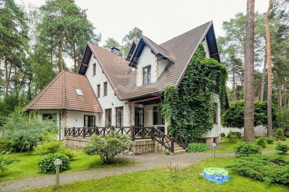 3-этажный коттедж 1 233 м² с отделкой