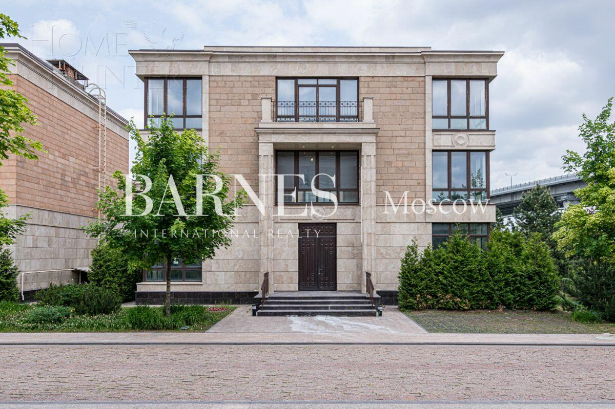 4-УРОВНЕВЫЙ ОСОБНЯК БЕЗ ОТДЕЛКИ 840 М² НА 1 ЭТАЖЕ