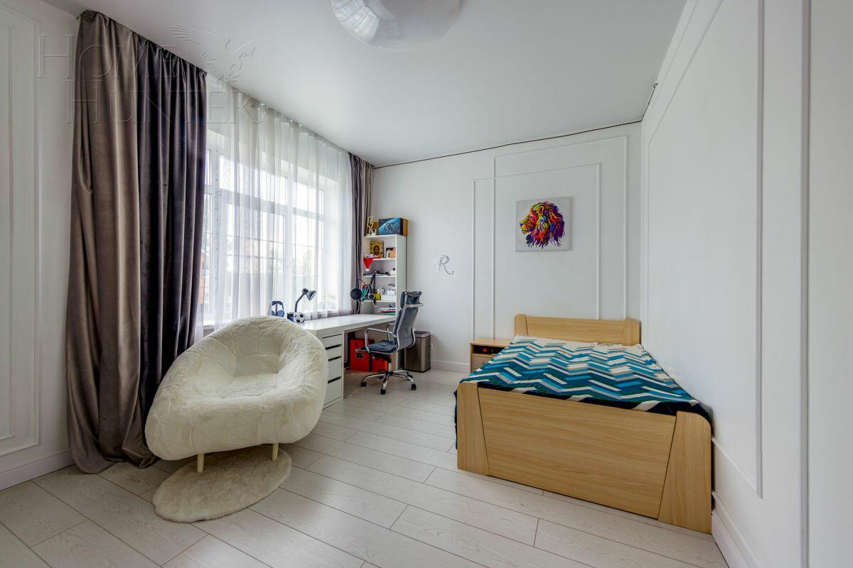 2-этажный коттедж 240 м² с отделкой