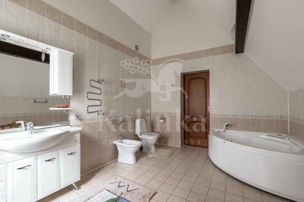 3-этажный коттедж 1 233 м² с отделкой