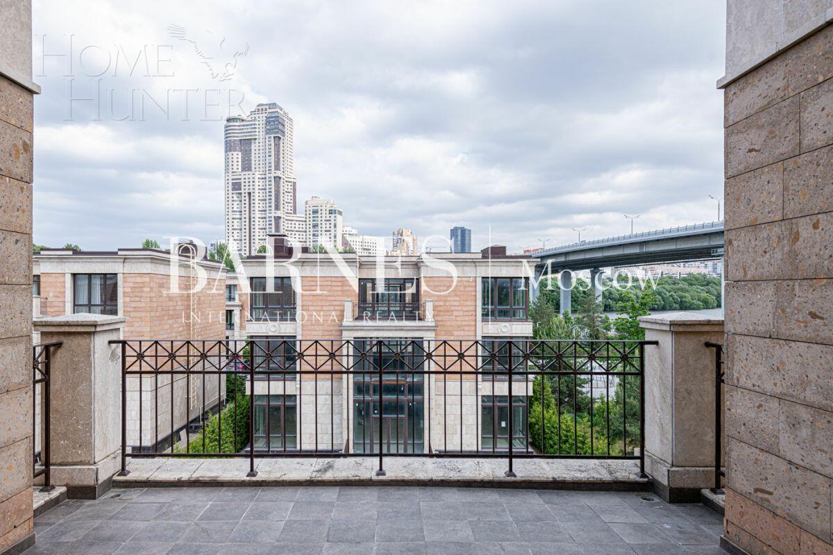 4-УРОВНЕВЫЙ ОСОБНЯК БЕЗ ОТДЕЛКИ 840 М² НА 1 ЭТАЖЕ