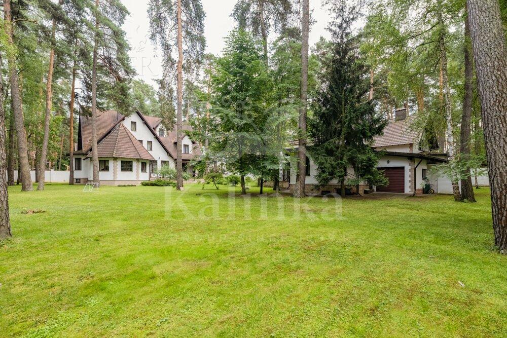 3-этажный коттедж 1 233 м² с отделкой