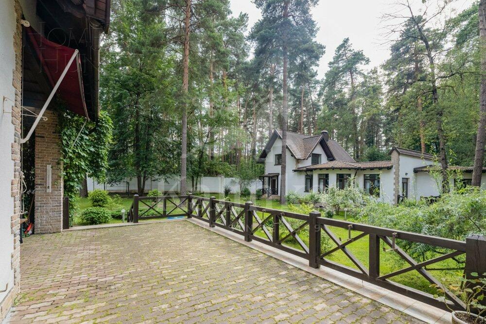 3-этажный коттедж 1 233 м² с отделкой