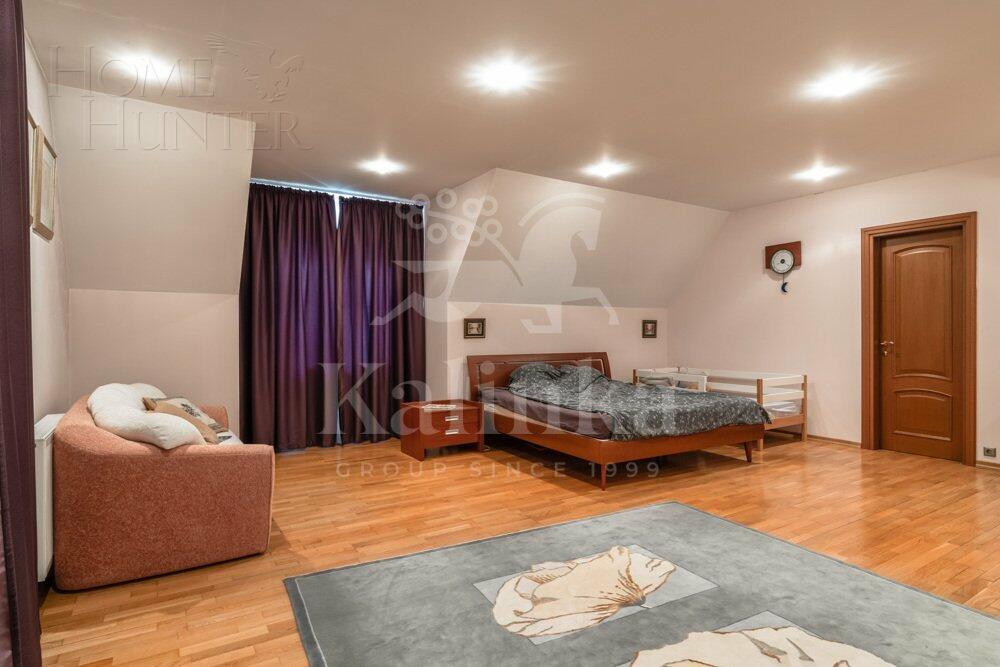 3-этажный коттедж 1 233 м² с отделкой