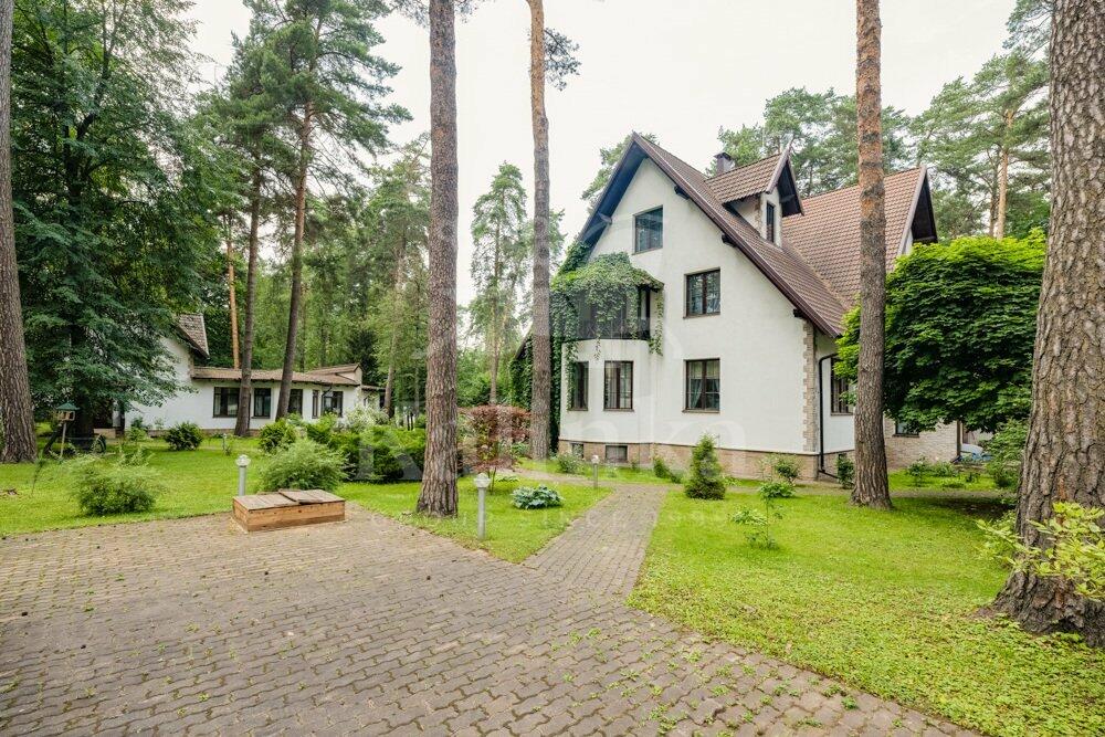 3-этажный коттедж 1 233 м² с отделкой