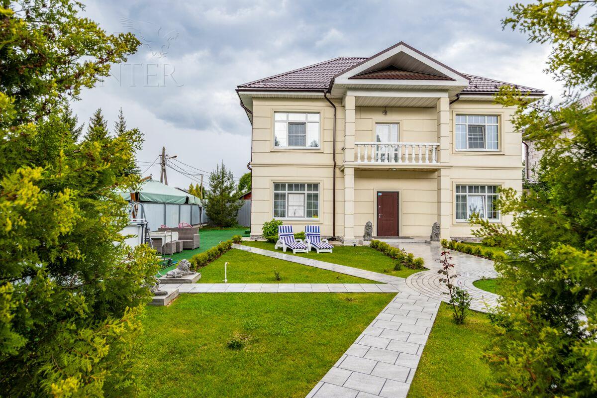 2-этажный коттедж 240 м² с отделкой