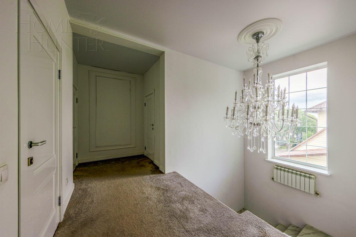 2-этажный коттедж 240 м² с отделкой