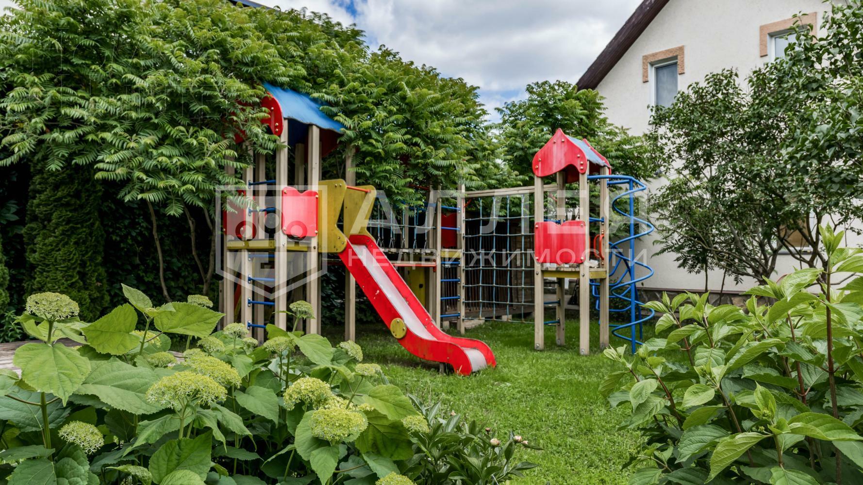 2-этажный коттедж 560 м² с отделкой