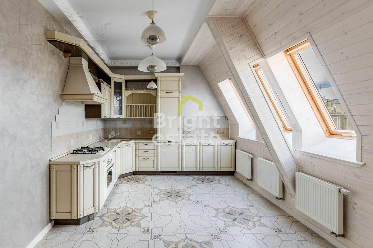 3-этажный таунхаус 316 м² с отделкой