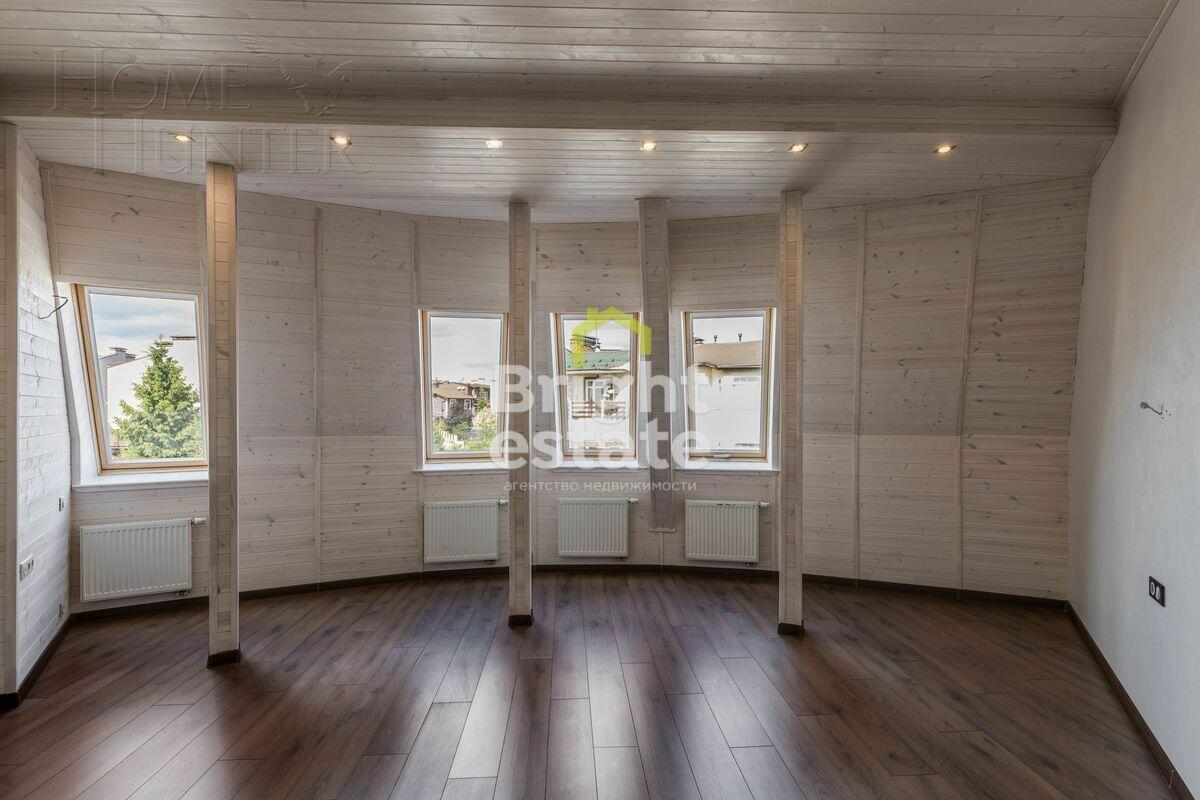 3-этажный таунхаус 316 м² с отделкой