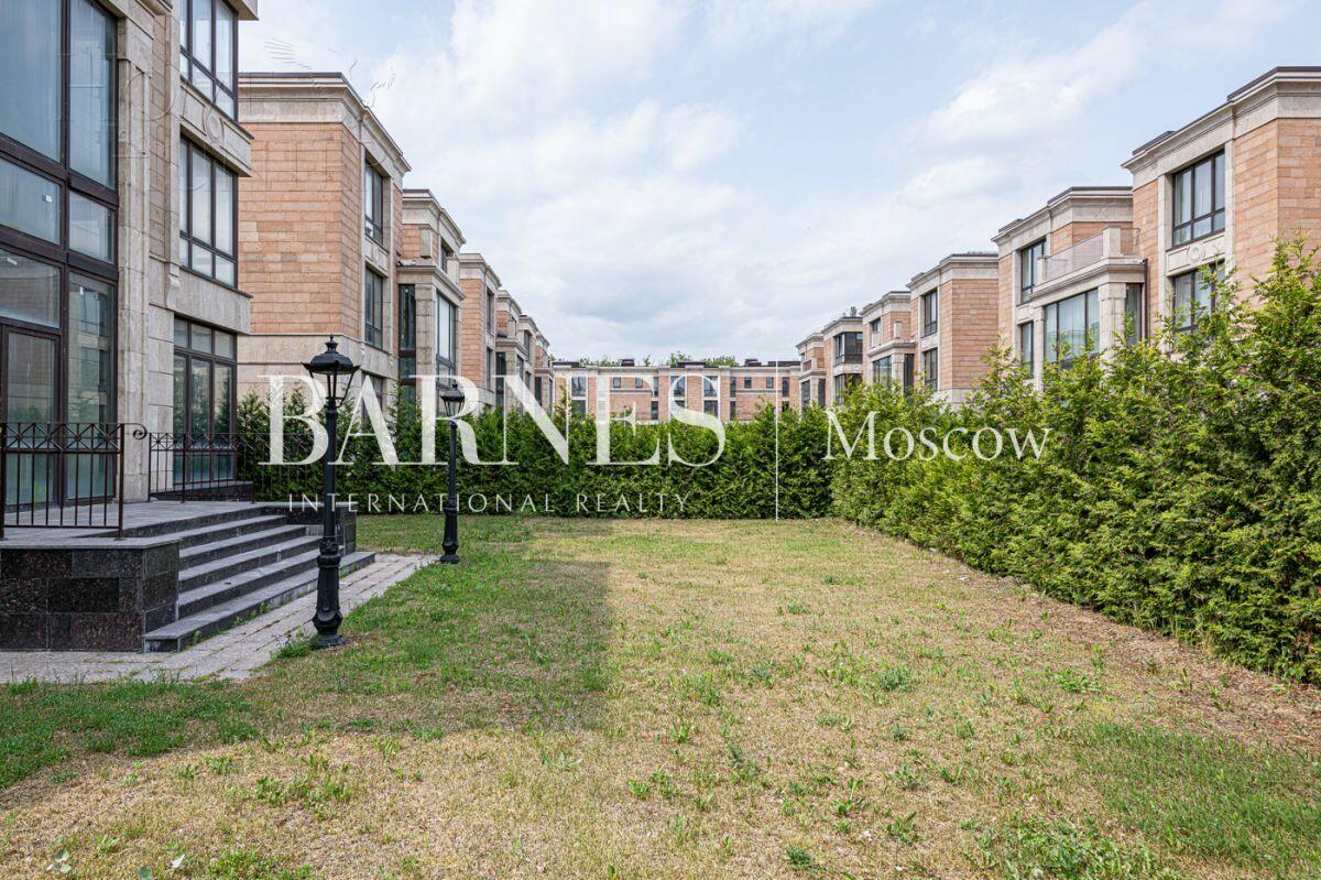 4-УРОВНЕВЫЙ ОСОБНЯК БЕЗ ОТДЕЛКИ 840 М² НА 1 ЭТАЖЕ