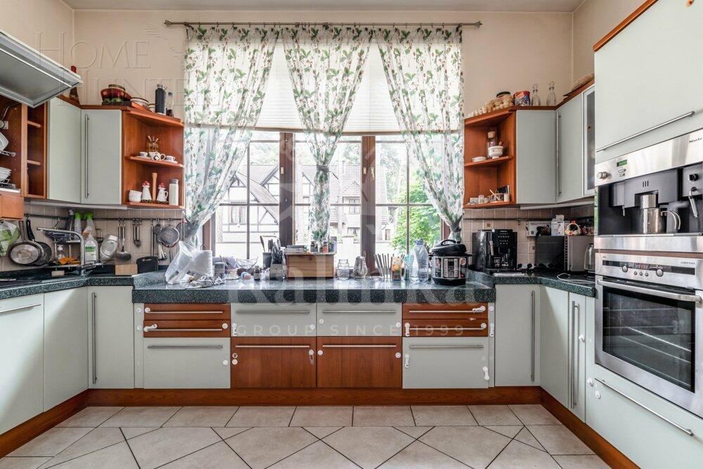 3-этажный коттедж 1 233 м² с отделкой