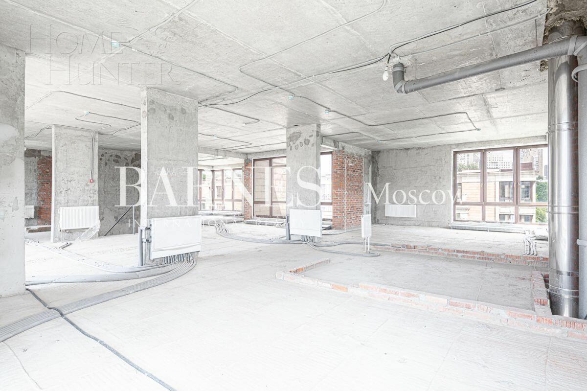 4-УРОВНЕВЫЙ ОСОБНЯК БЕЗ ОТДЕЛКИ 840 М² НА 1 ЭТАЖЕ