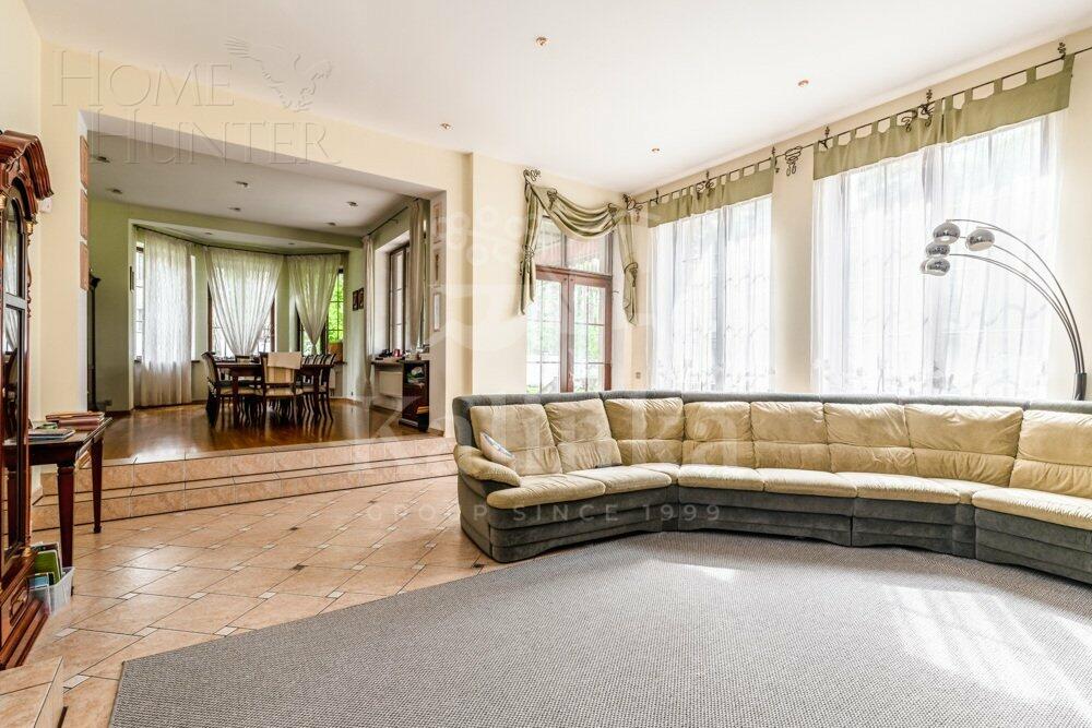 3-этажный коттедж 1 233 м² с отделкой