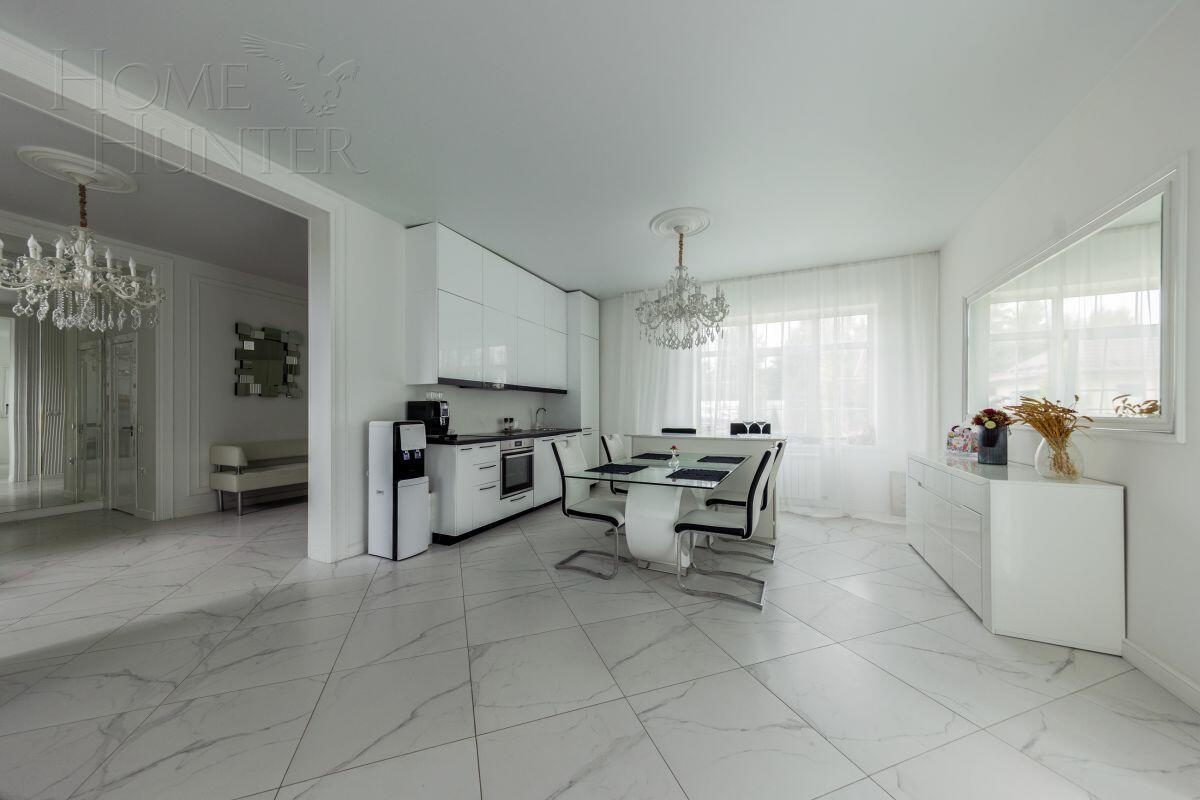 2-этажный коттедж 240 м² с отделкой