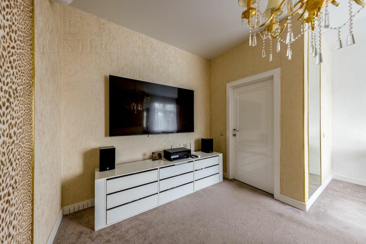 2-этажный коттедж 240 м² с отделкой