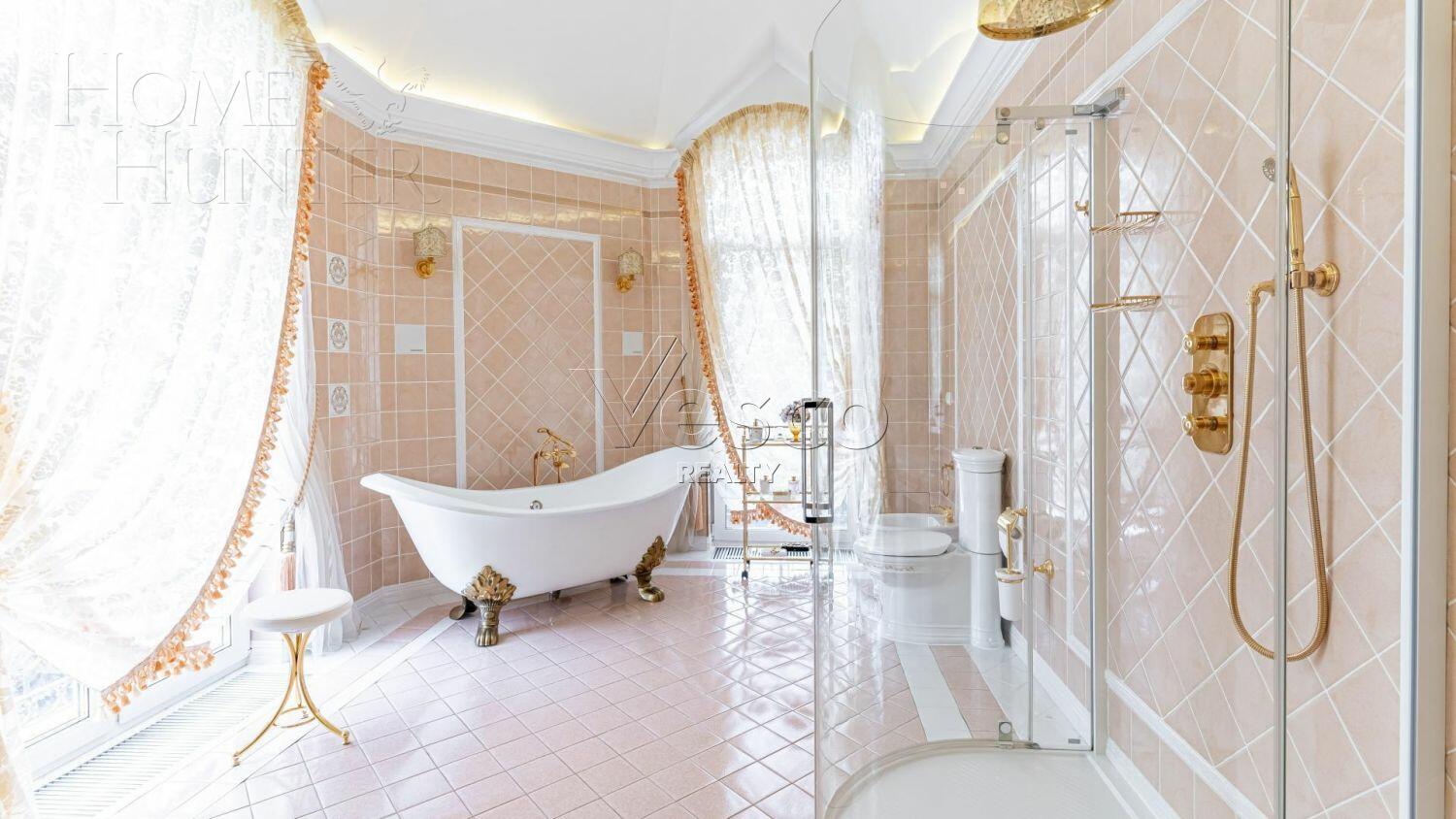 3-этажный коттедж 580 м² с отделкой