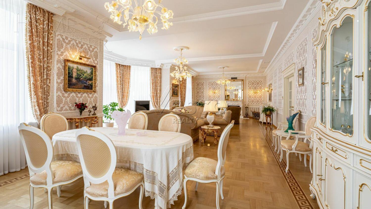 3-этажный коттедж 580 м² с отделкой