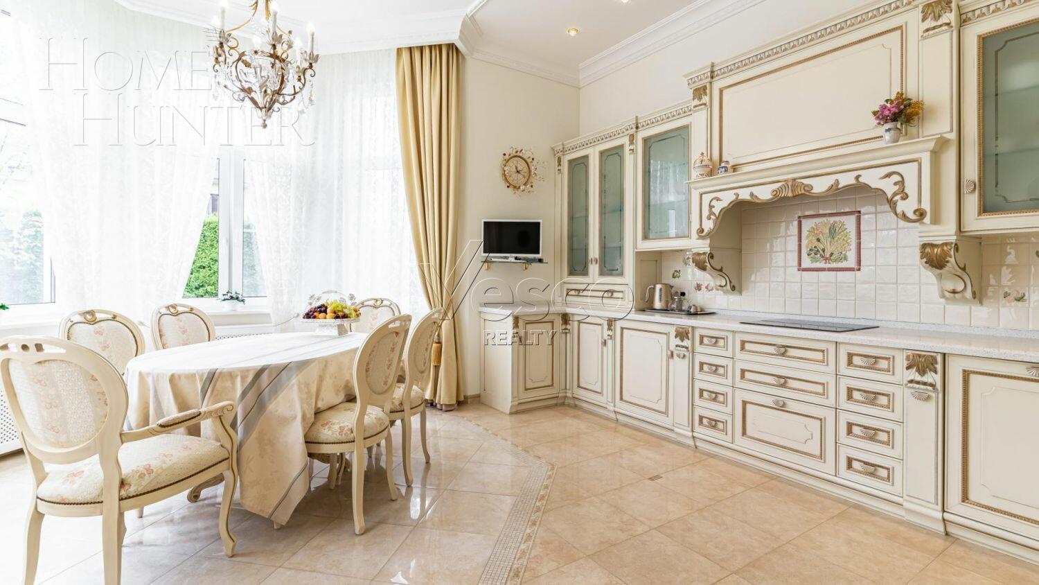 3-этажный коттедж 580 м² с отделкой