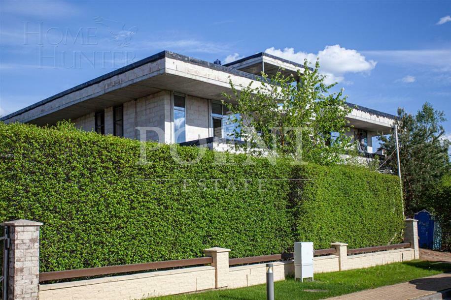 3-этажный коттедж 1 220 м² без отделки