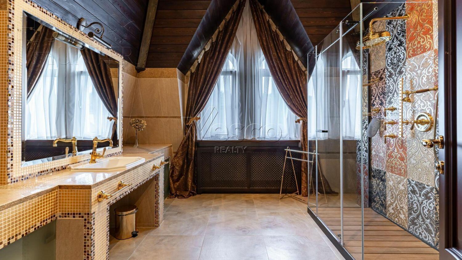 3-этажный коттедж 580 м² с отделкой