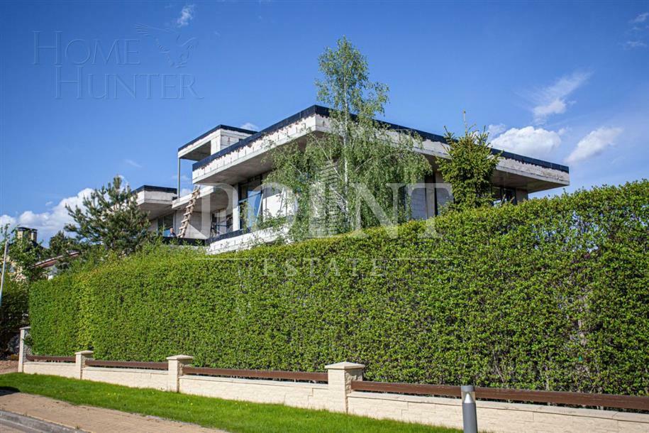 3-этажный коттедж 1 220 м² без отделки