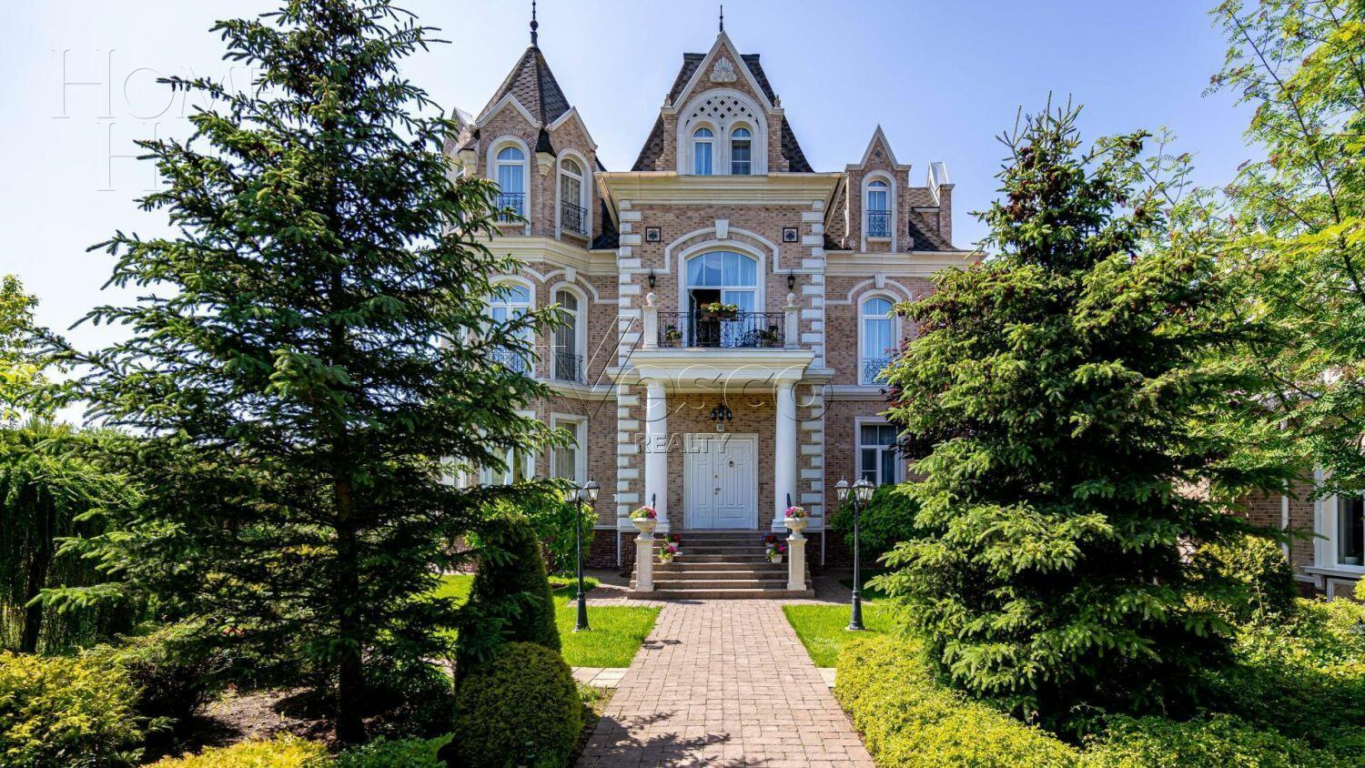 3-этажный коттедж 580 м² с отделкой