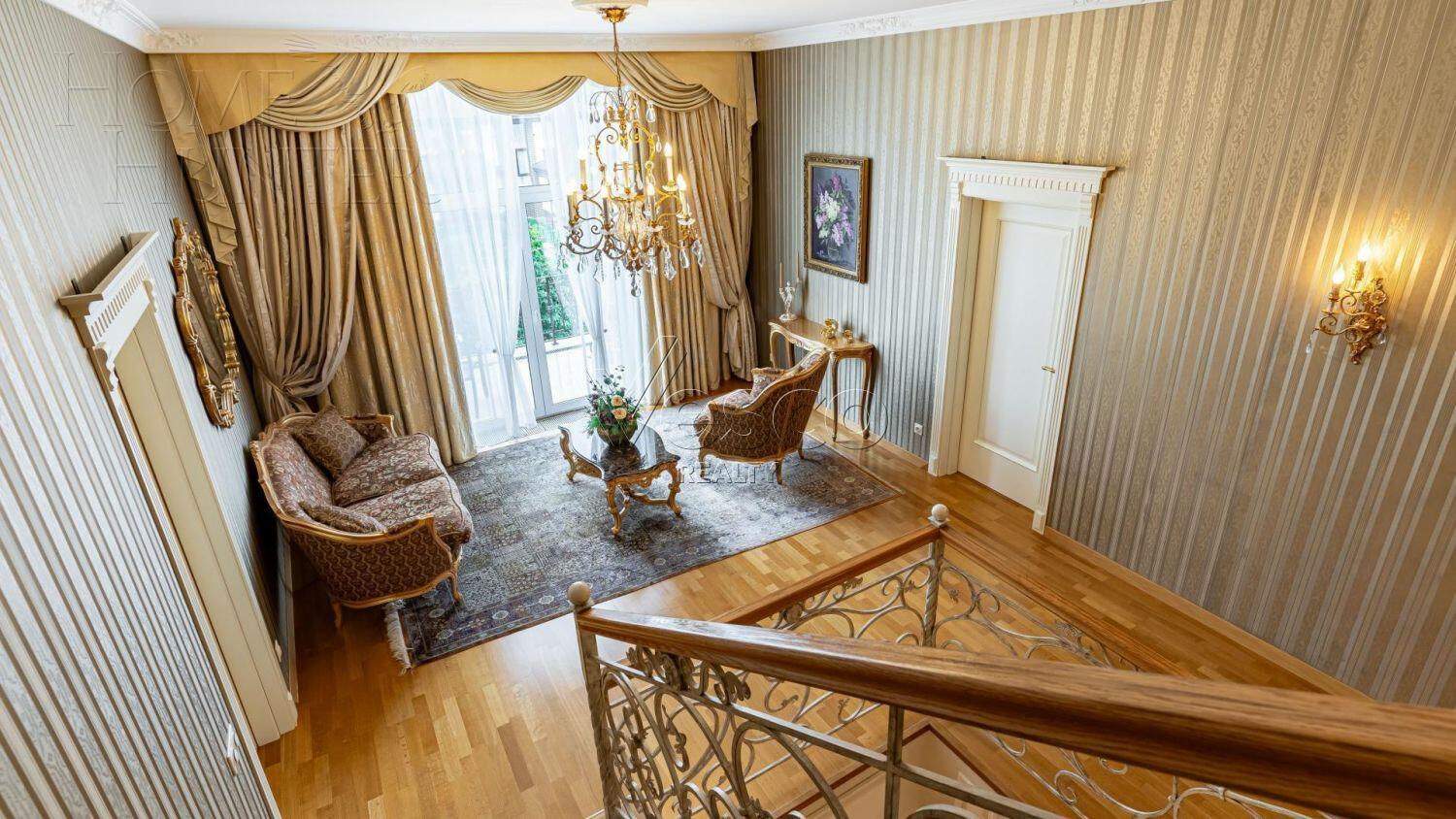 3-этажный коттедж 580 м² с отделкой